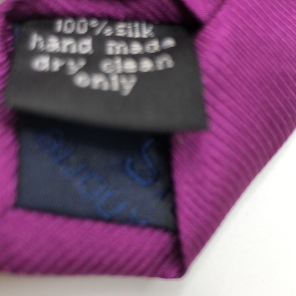 Bijoux Terner Purple Silk Tie. Purple is powerful, especially in men’s attire. - Picture 6 of 9